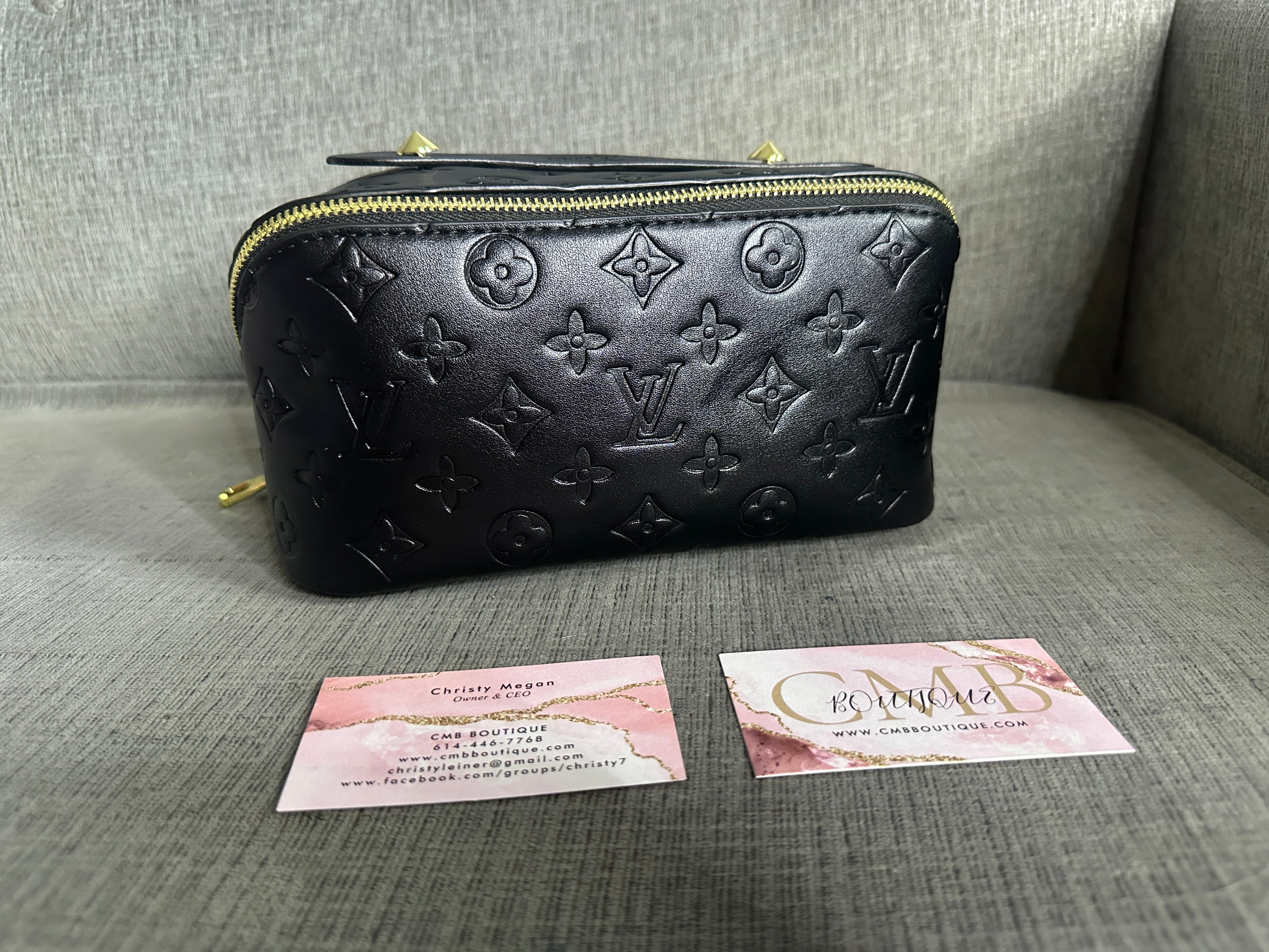 Accessories!! Electronics, belts, 🧣make up bags, 🕶️Keychains,🧢