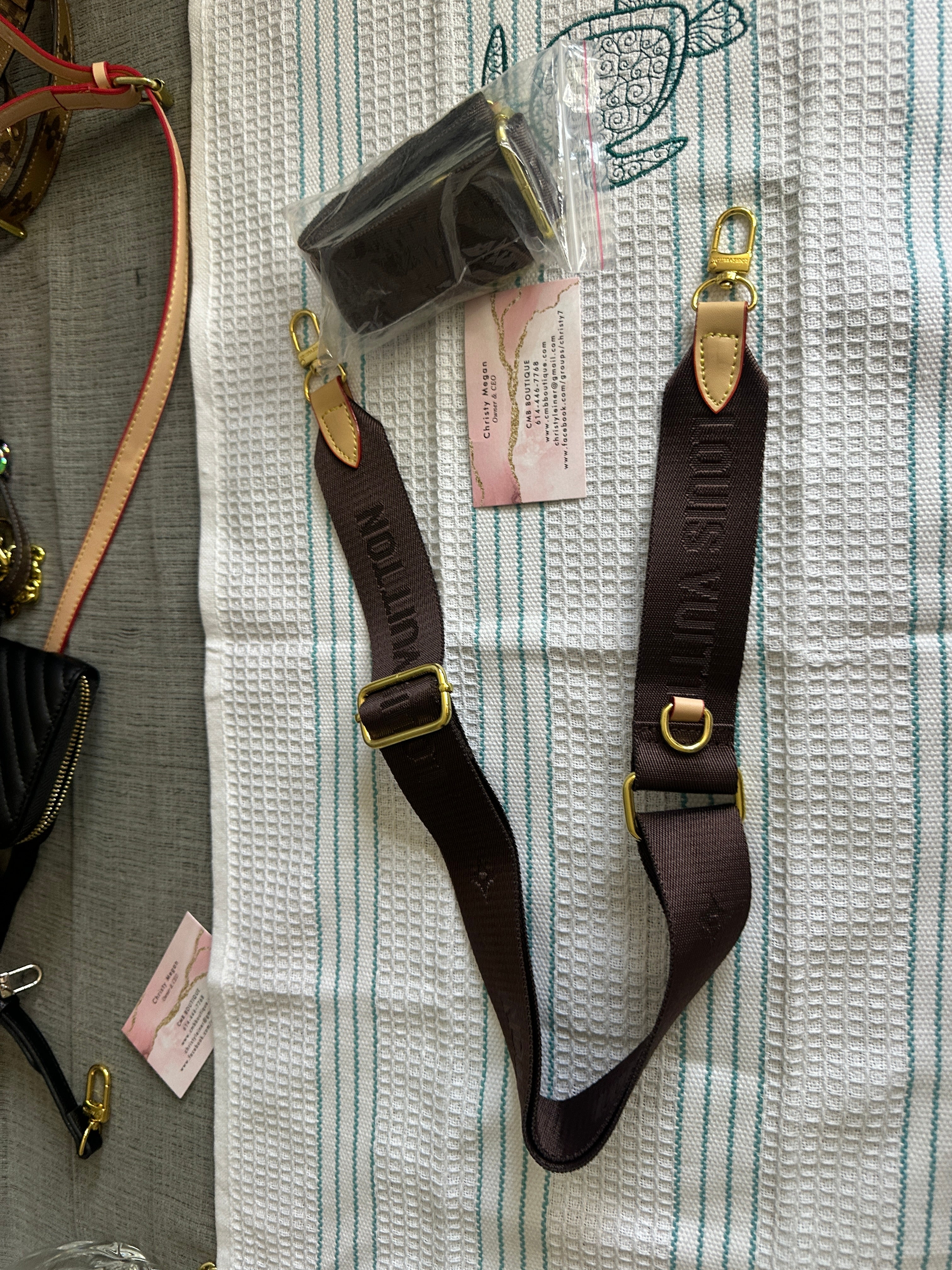 Accessories!! Electronics, belts, 🧣make up bags, 🕶️Keychains,🧢