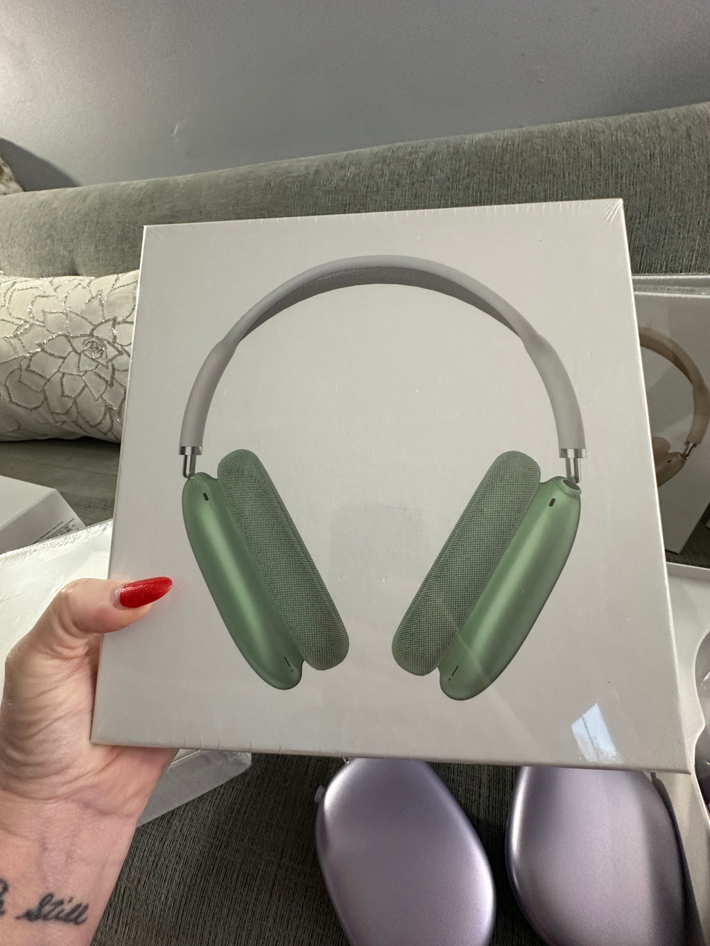 Accessories!! Electronics, belts, 🧣make up bags, 🕶️Keychains,🧢