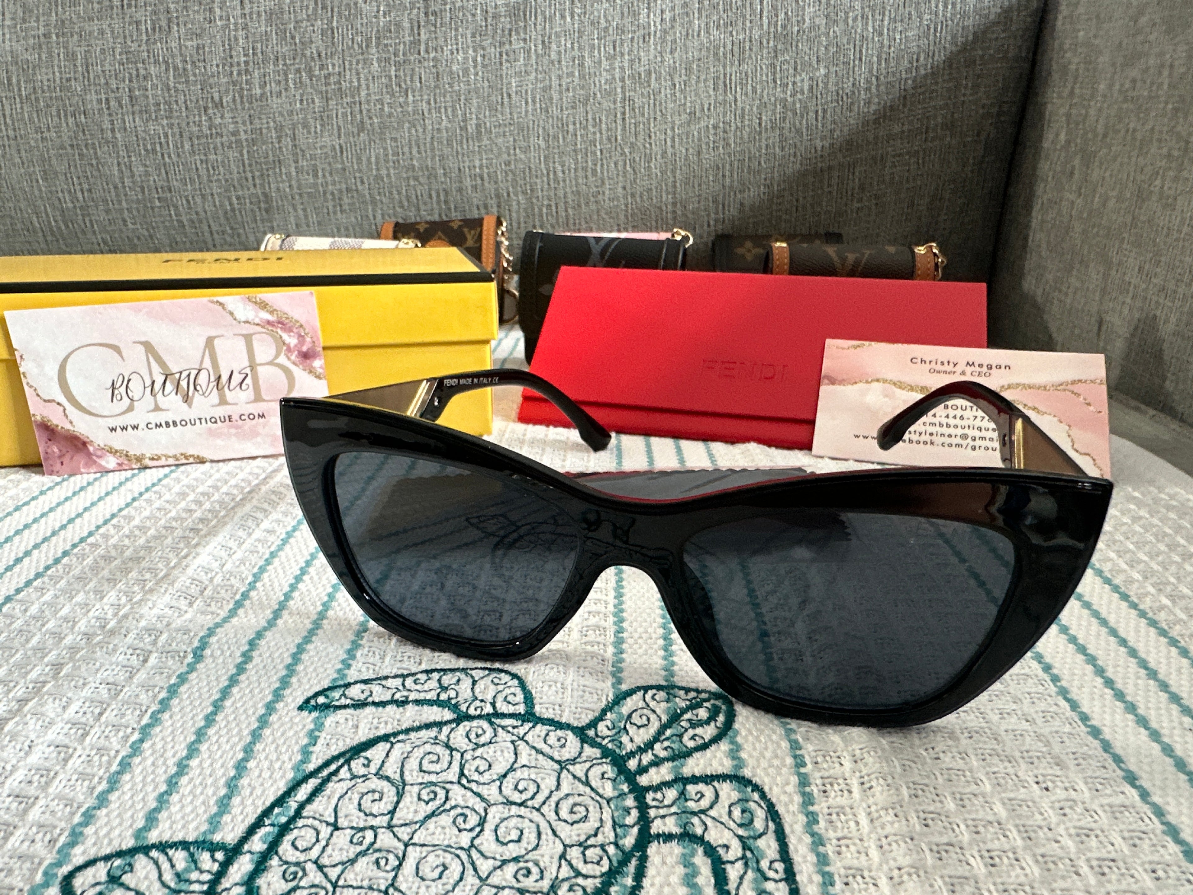 Accessories!! Electronics, belts, 🧣make up bags, 🕶️Keychains,🧢