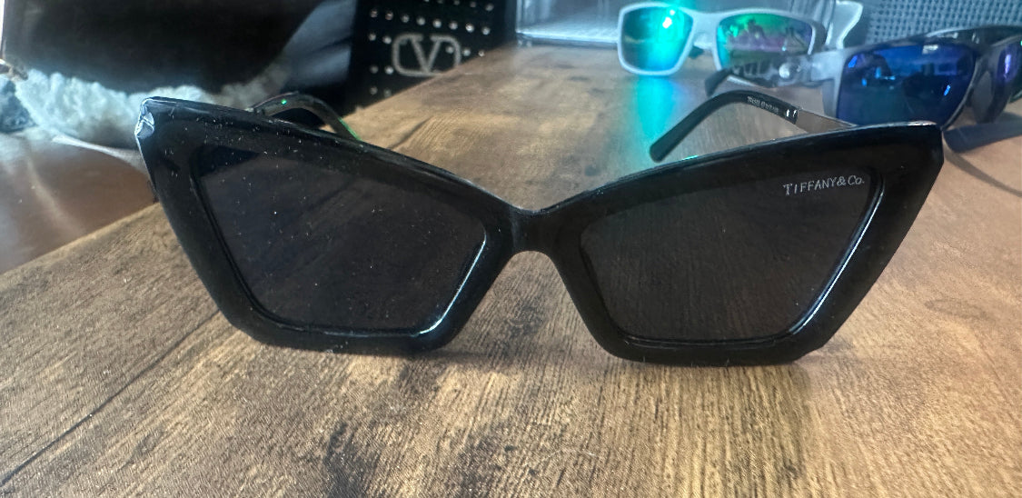 Accessories!! Electronics, belts, 🧣perfume,🧦make up bags, 🕶️Keychains,🧢