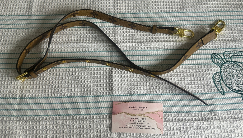 Accessories!! Electronics, belts, 🧣make up bags, 🕶️Keychains,🧢
