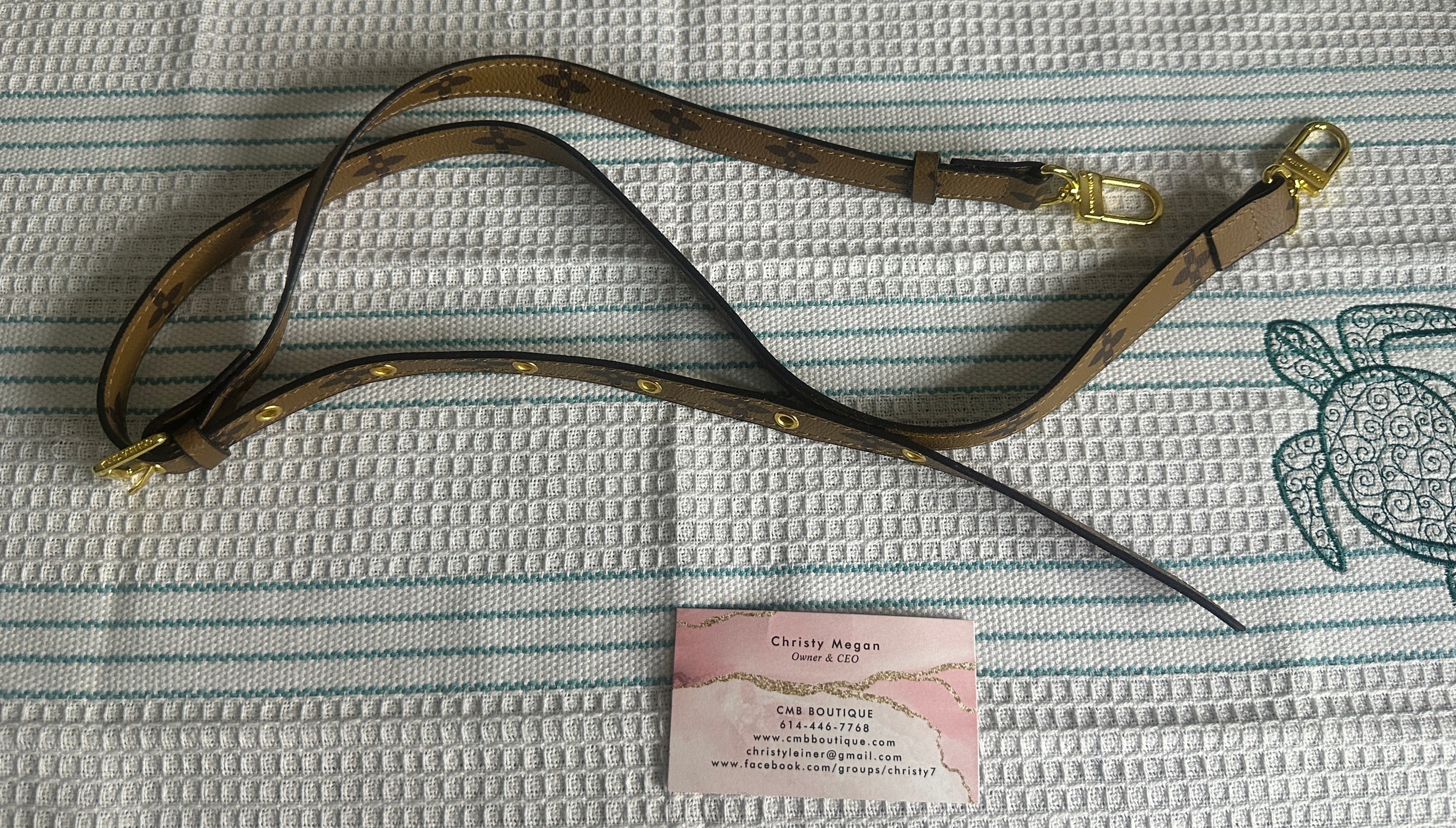 Accessories!! Electronics, belts, 🧣make up bags, 🕶️Keychains,🧢