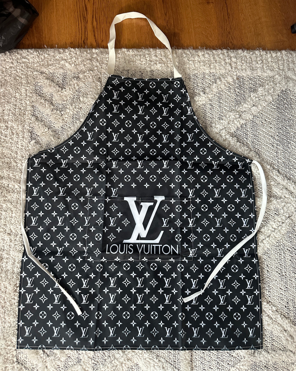 Accessories!! Electronics, belts, 🧣make up bags, 🕶️Keychains,🧢