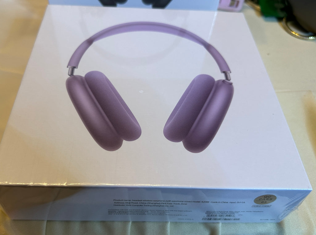 Accessories!! Electronics, belts, 🧣perfume,🧦make up bags, 🕶️Keychains,🧢