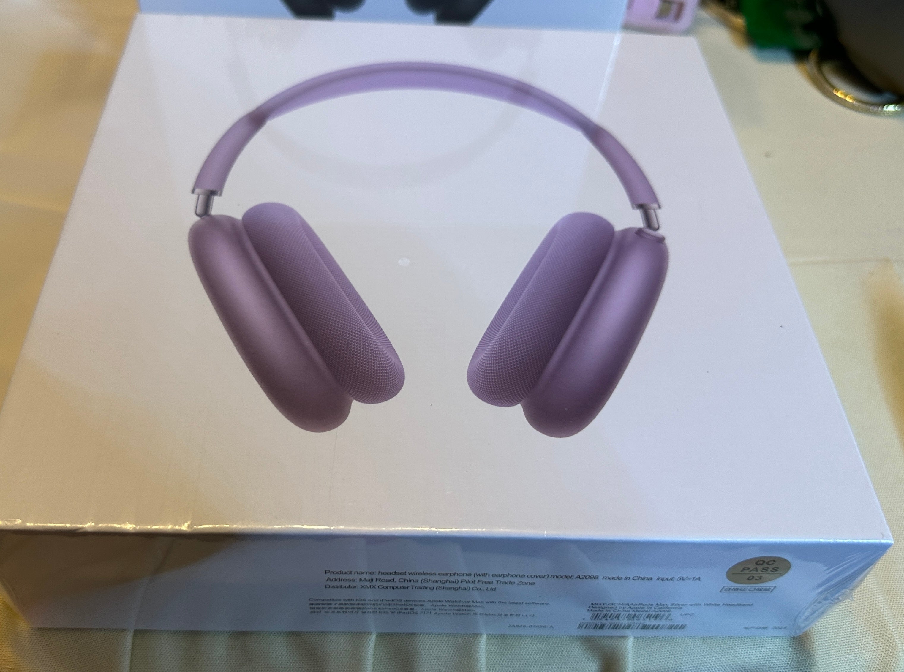 Accessories!! Electronics, belts, 🧣perfume,🧦make up bags, 🕶️Keychains,🧢