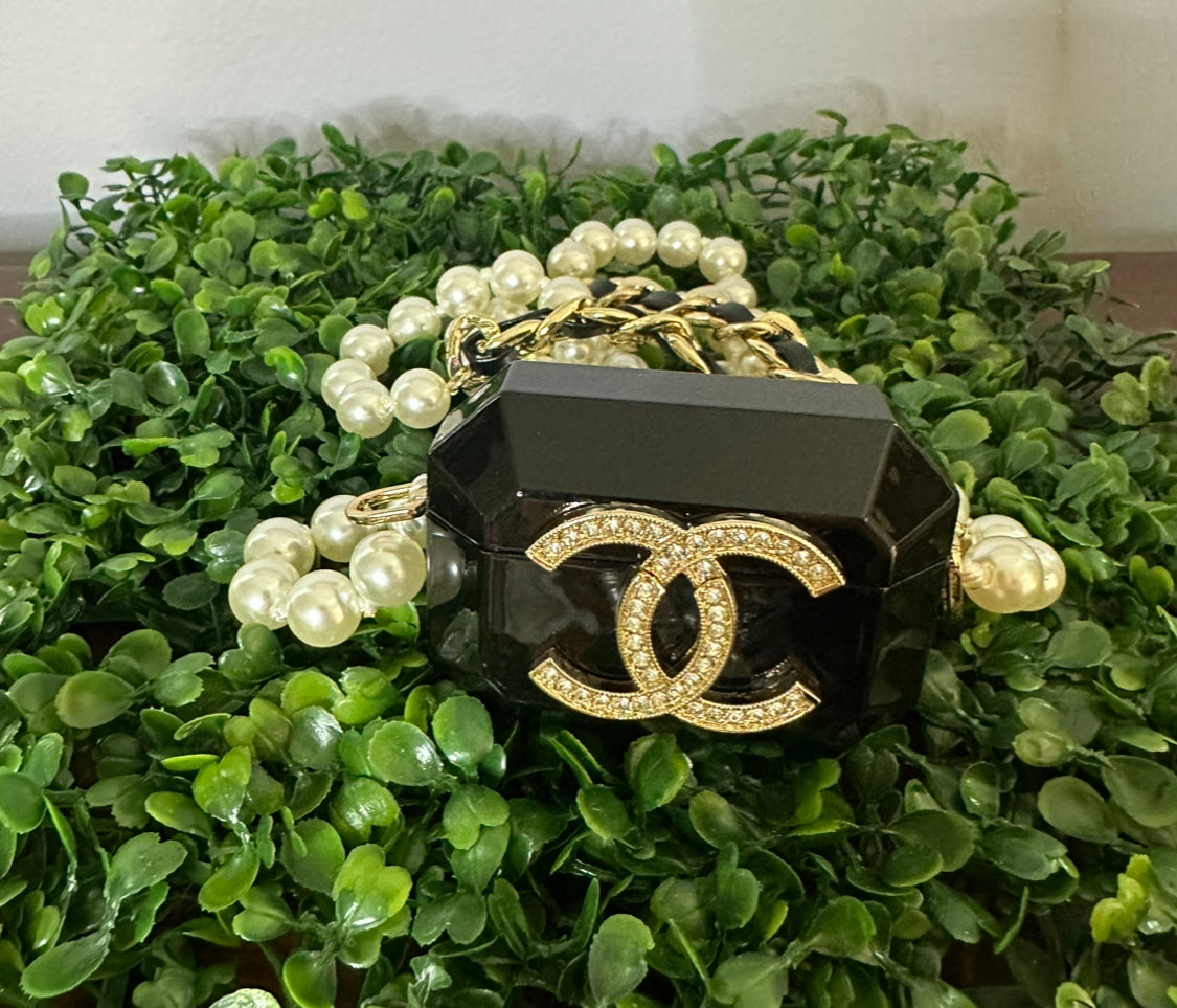 Accessories!! Electronics, belts, 🧣perfume,🧦make up bags, 🕶️Keychains,🧢