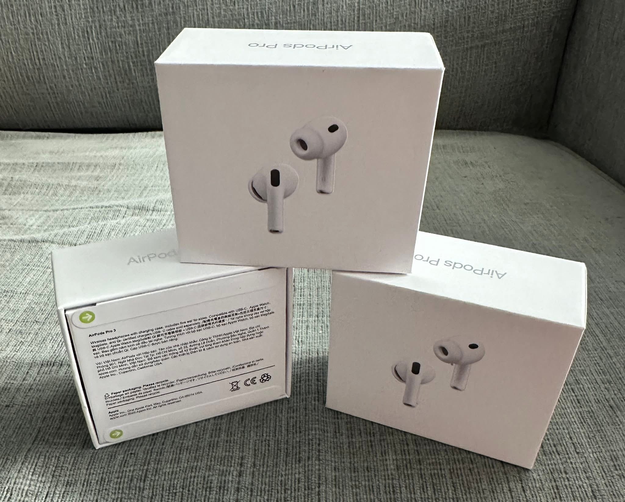 Accessories!! Electronics, belts, 🧣make up bags, 🕶️Keychains,🧢