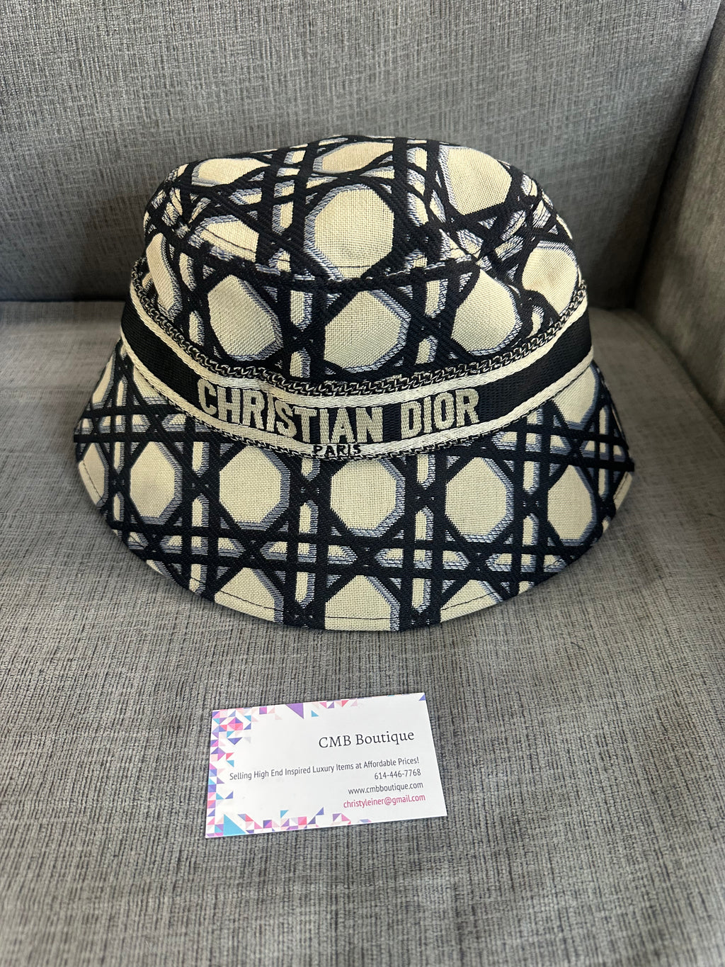 Accessories!! Electronics, belts, 🧣perfume,🧦make up bags, 🕶️Keychains,🧢