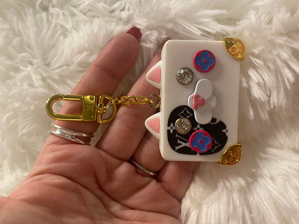 Accessories!! Electronics, belts, 🧣perfume,🧦make up bags, 🕶️Keychains,🧢