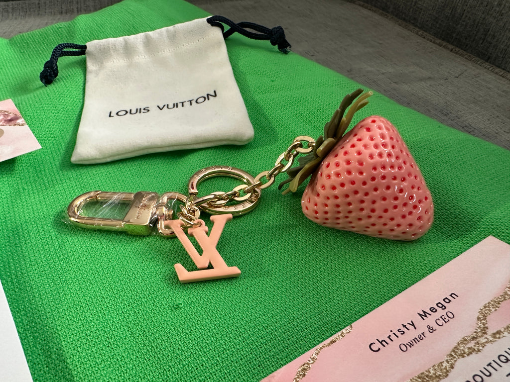 Accessories!! Electronics, belts, 🧣perfume,🧦make up bags, 🕶️Keychains,🧢