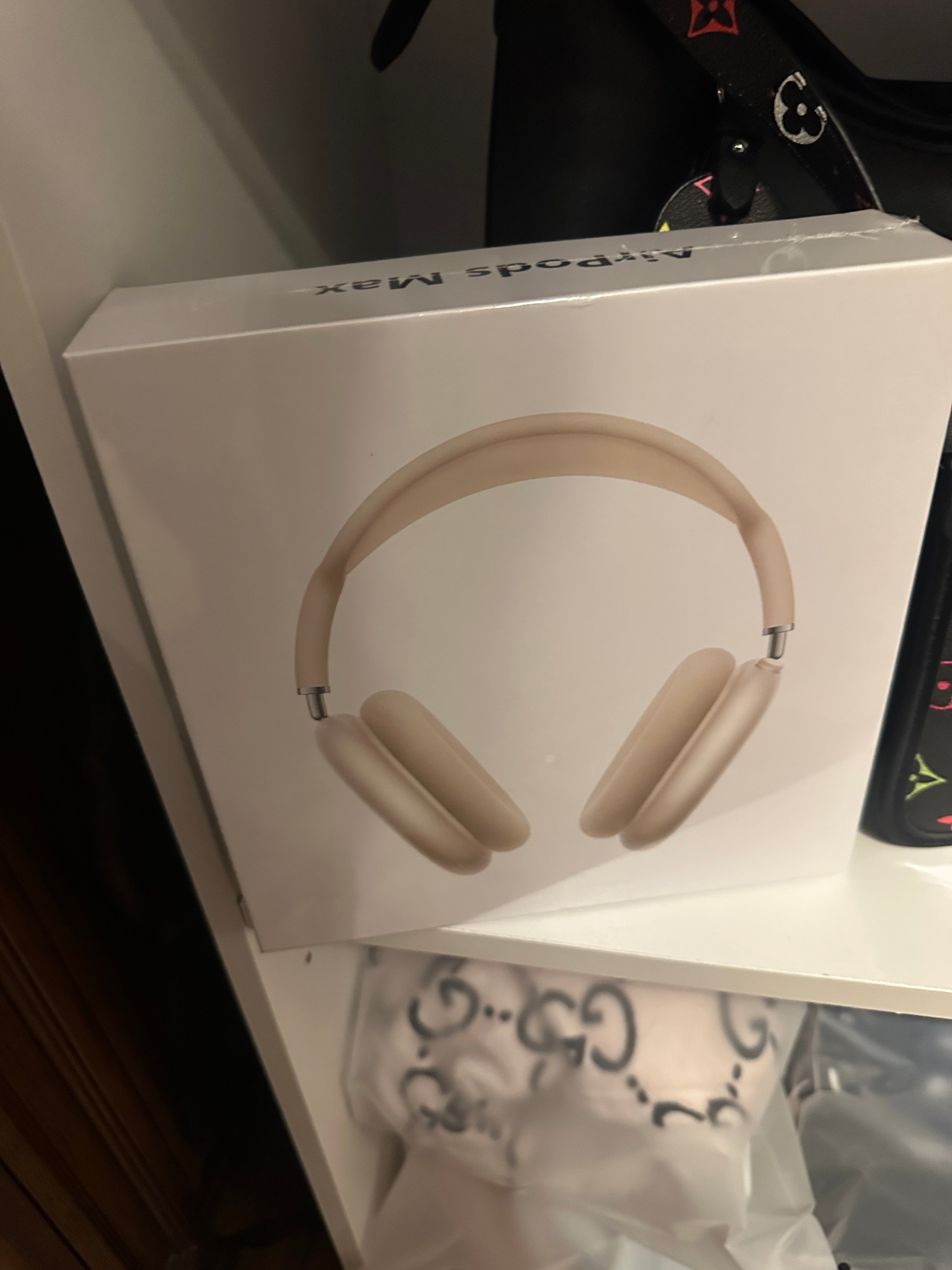 Accessories!! Electronics, belts, 🧣perfume,🧦make up bags, 🕶️Keychains,🧢