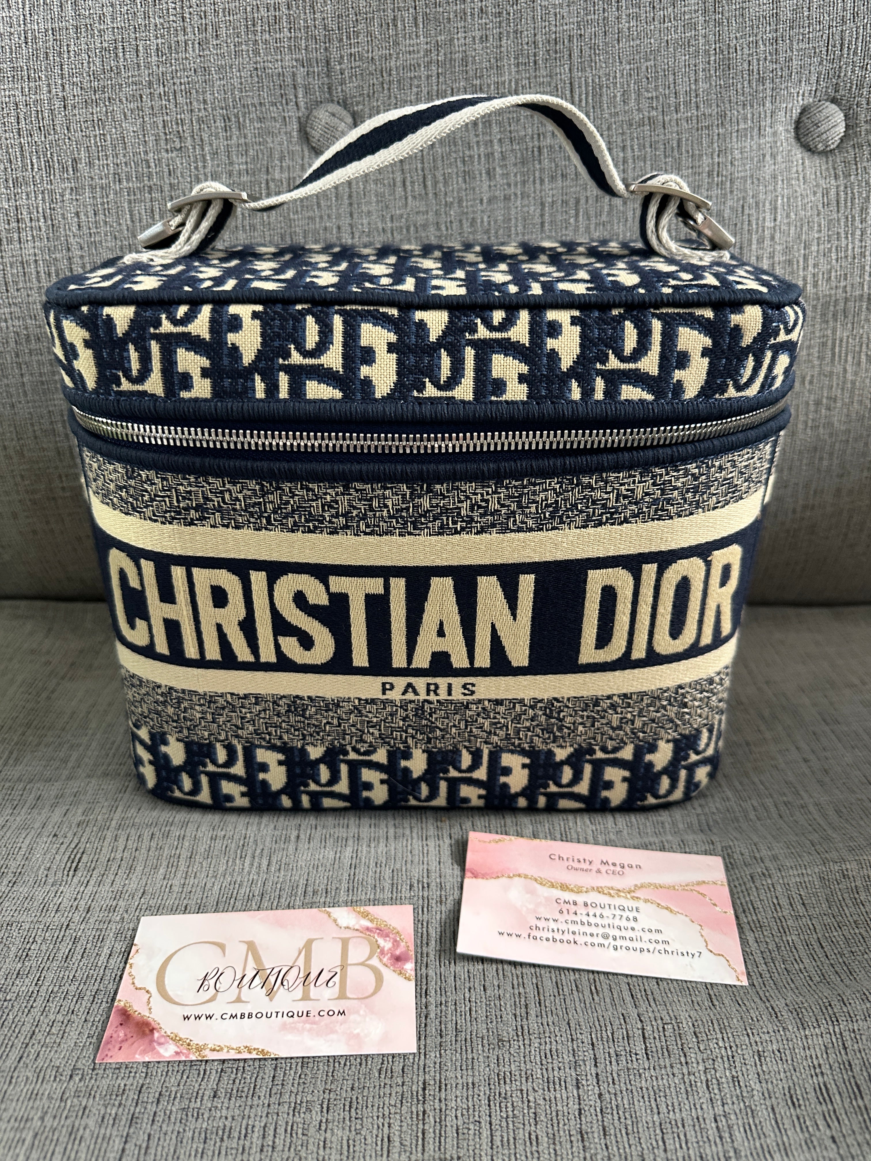 Accessories!! Electronics, belts, 🧣make up bags, 🕶️Keychains,🧢