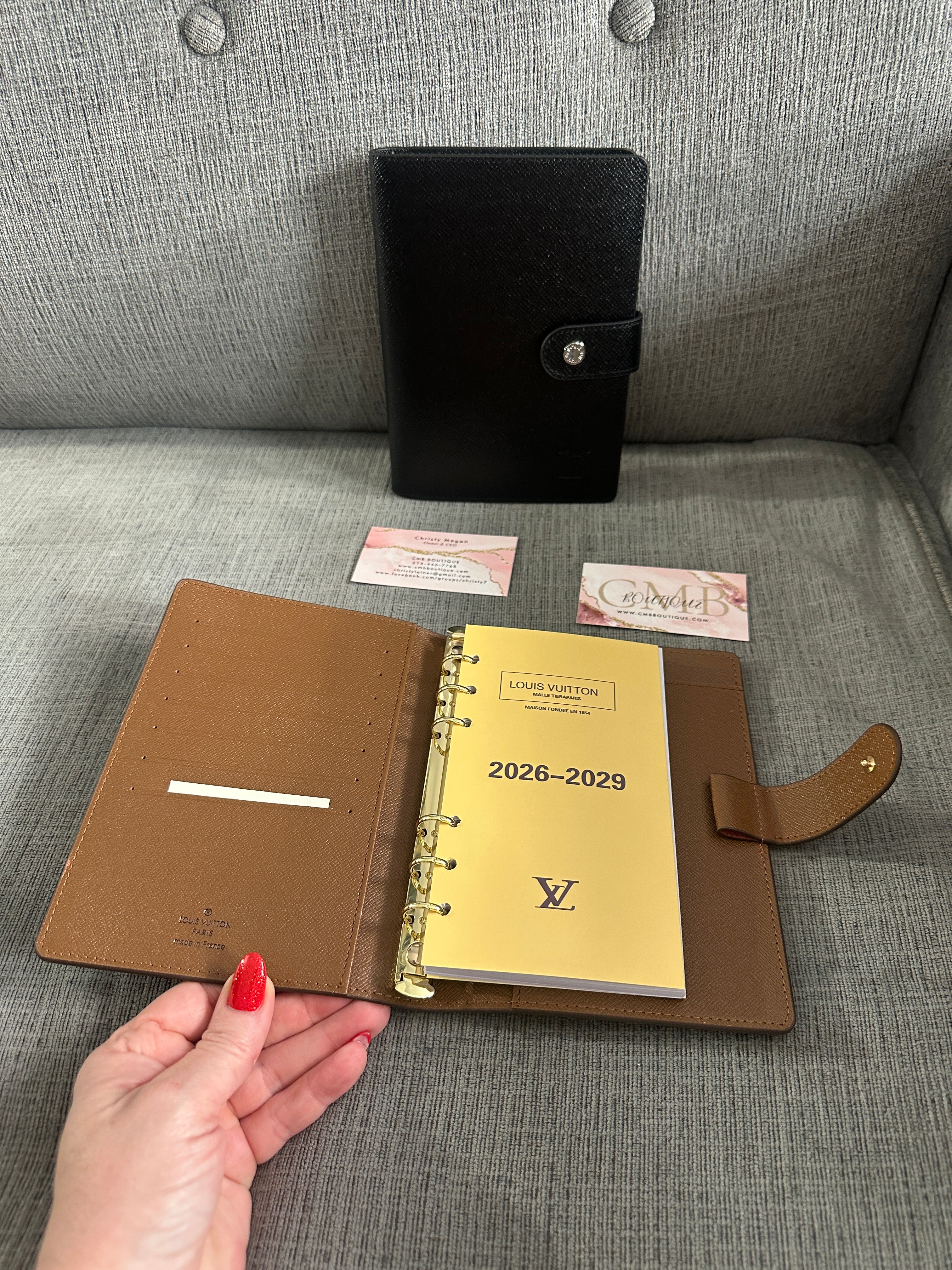 Accessories!! Electronics, belts, 🧣make up bags, 🕶️Keychains,🧢