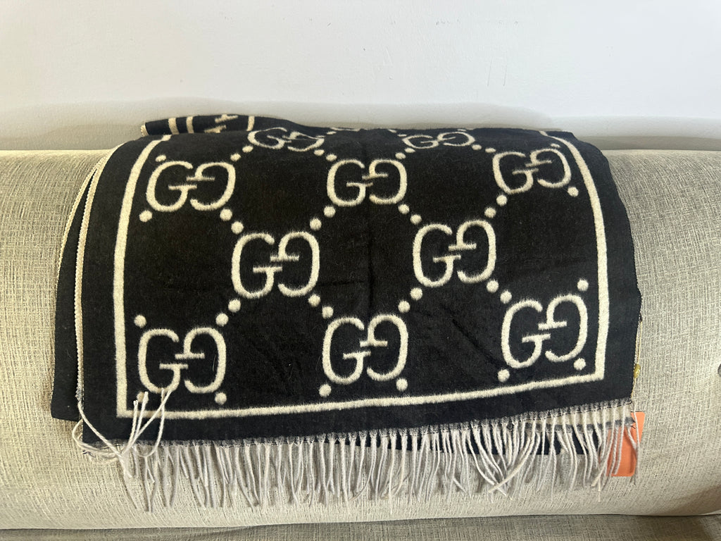 Accessories!! Electronics, belts, 🧣make up bags, 🕶️Keychains,🧢
