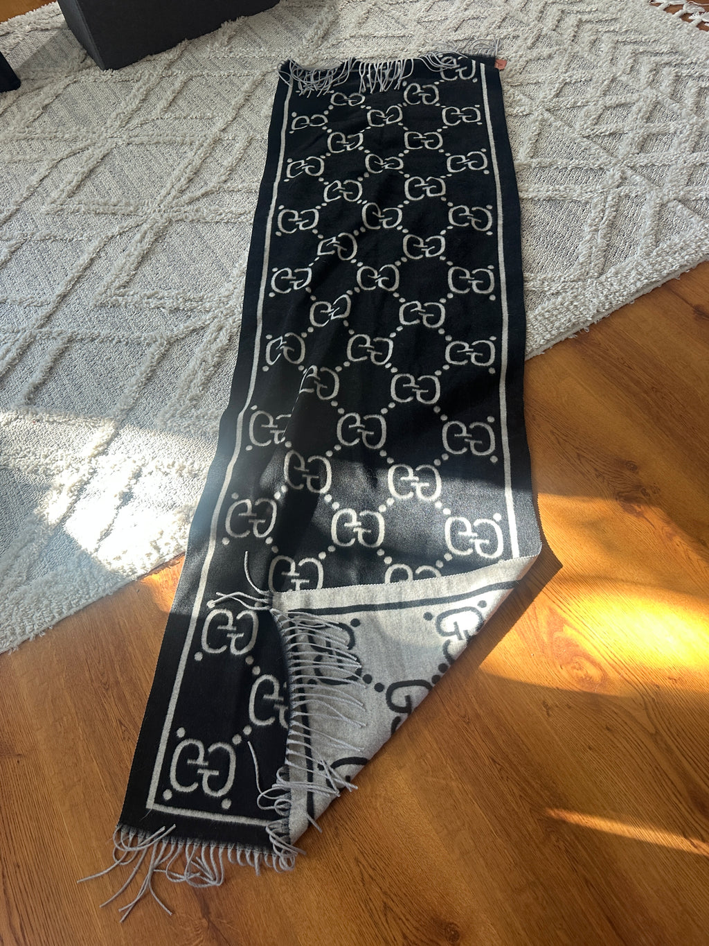 Accessories!! Electronics, belts, 🧣make up bags, 🕶️Keychains,🧢