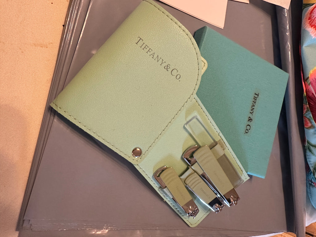 Accessories!! Electronics, belts, 🧣make up bags, 🕶️Keychains,🧢