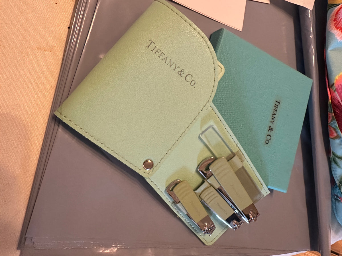 Accessories!! Electronics, belts, 🧣make up bags, 🕶️Keychains,🧢